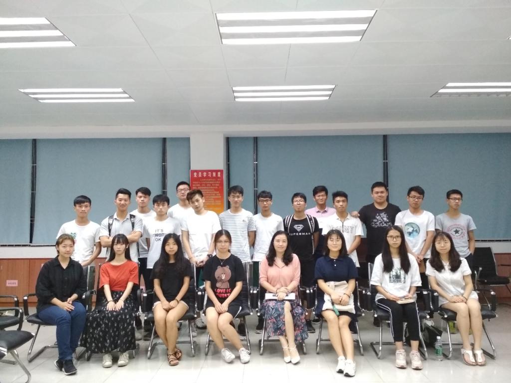 化能巨乳美女
举行2017级学风考风班风建设交流会3.png