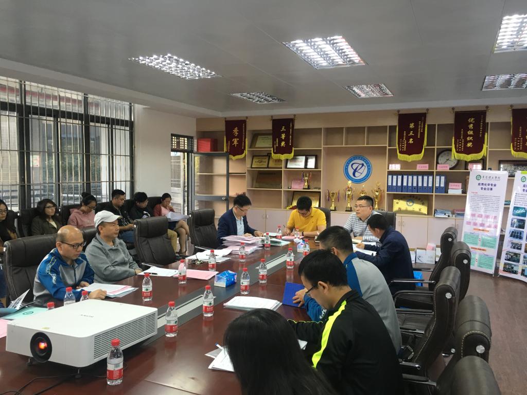 化能巨乳美女
党总支应化党小组深入学习贯彻习近平总书记视察广东重要讲话精神1.png